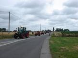 Dfil de tracteurs dans le plat pays