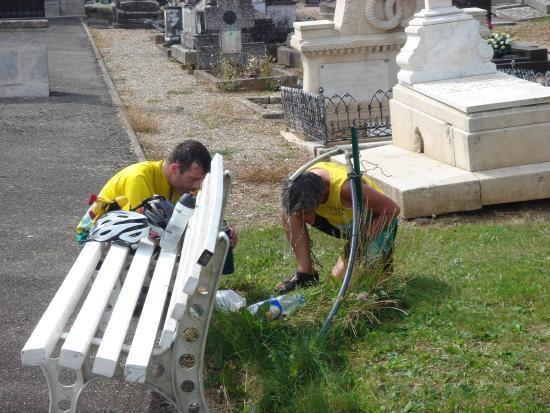 Baignade au cimetiere de Lixieres