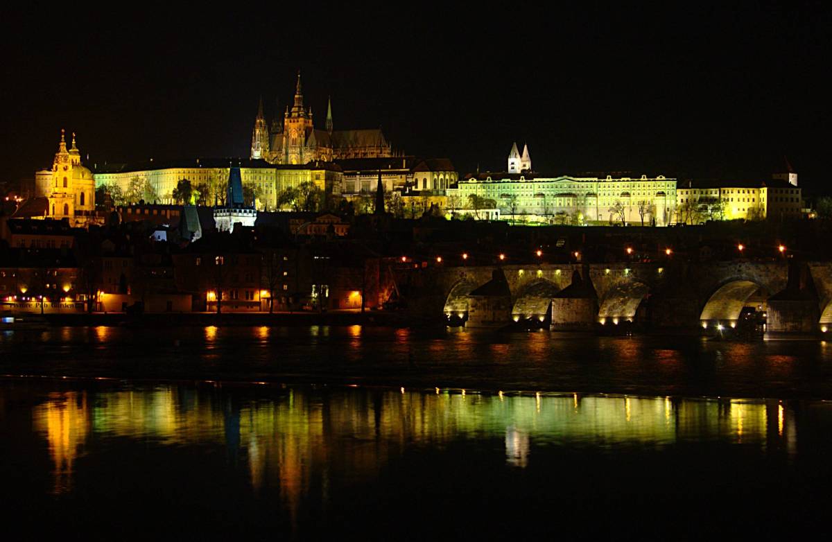 Prague la nuit