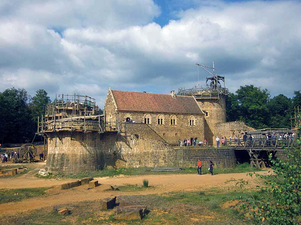 chateau_de_guedelon1