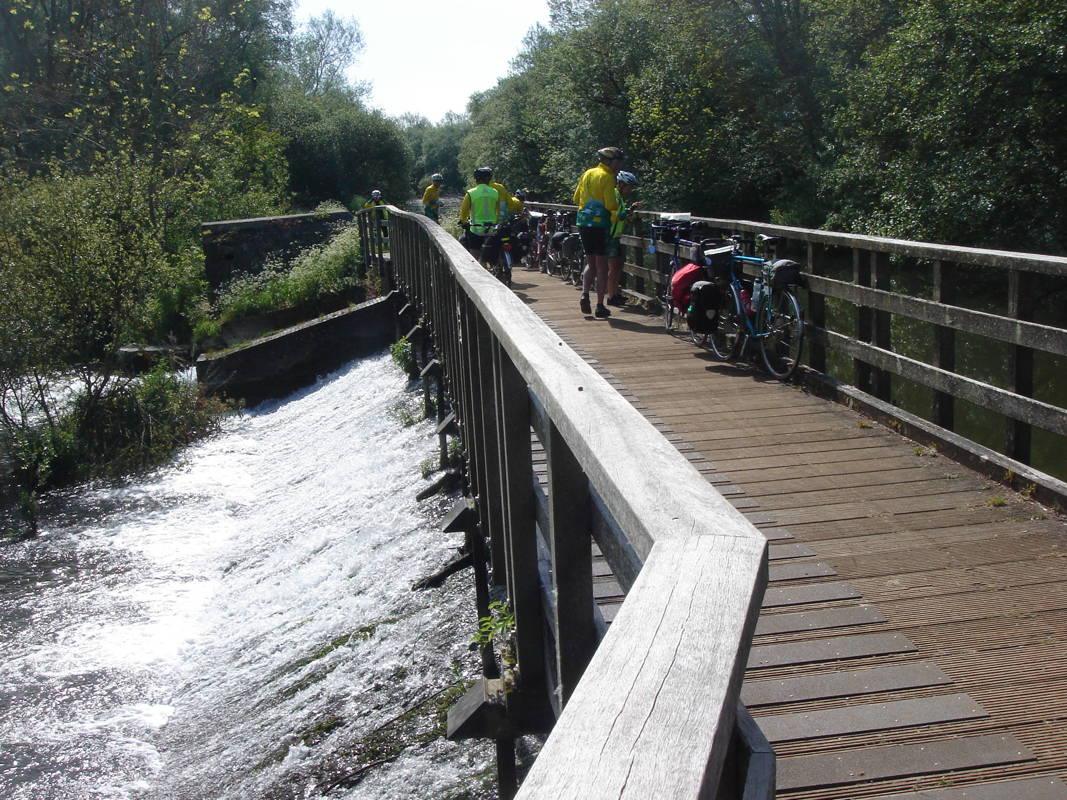 Pont sur le canal