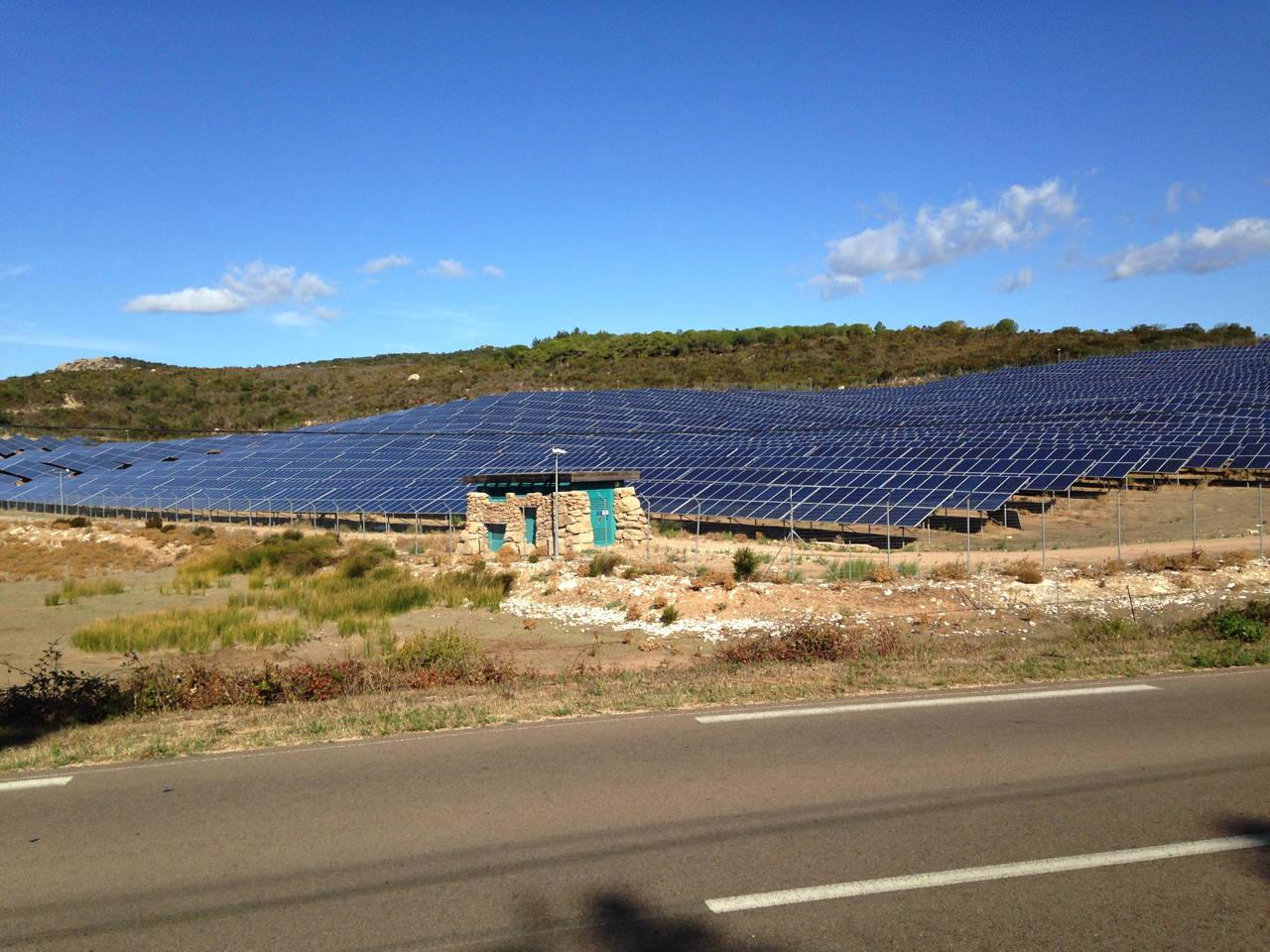 Champ de panneaux solaires