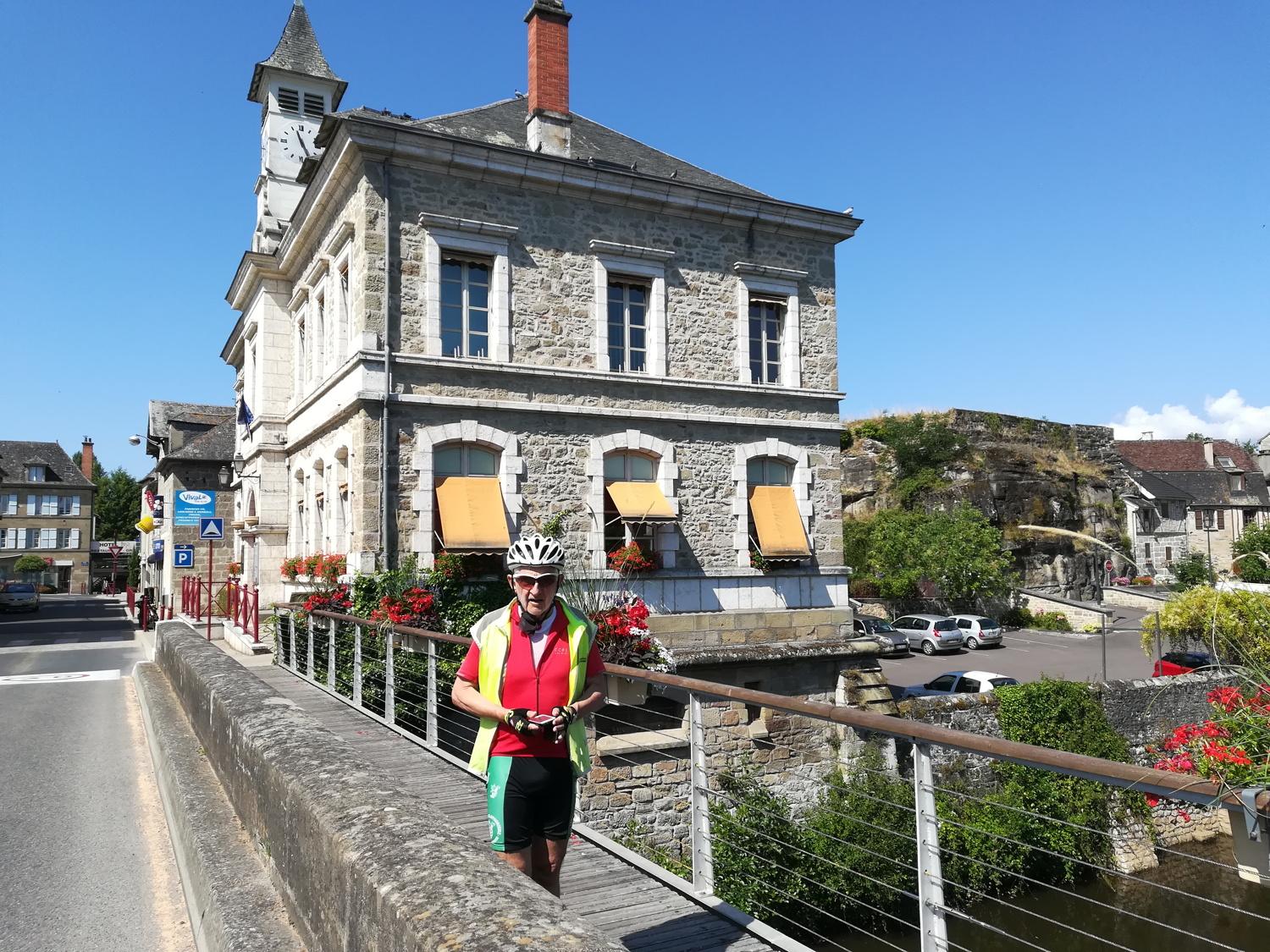 Pnt de la
            Vézère à Larche