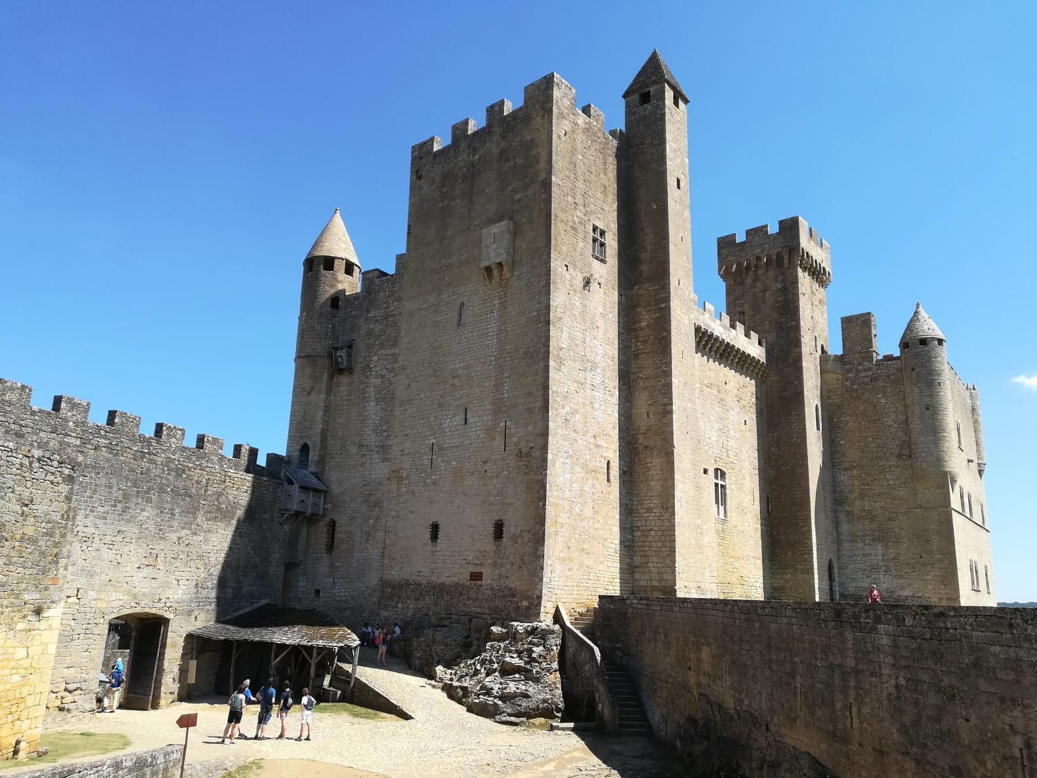 Déjeuner à
            Beynac