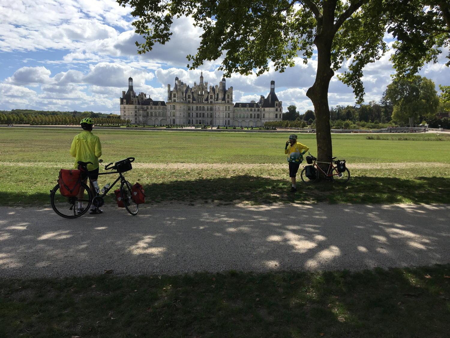 Pelouse face au chateau de Chambord