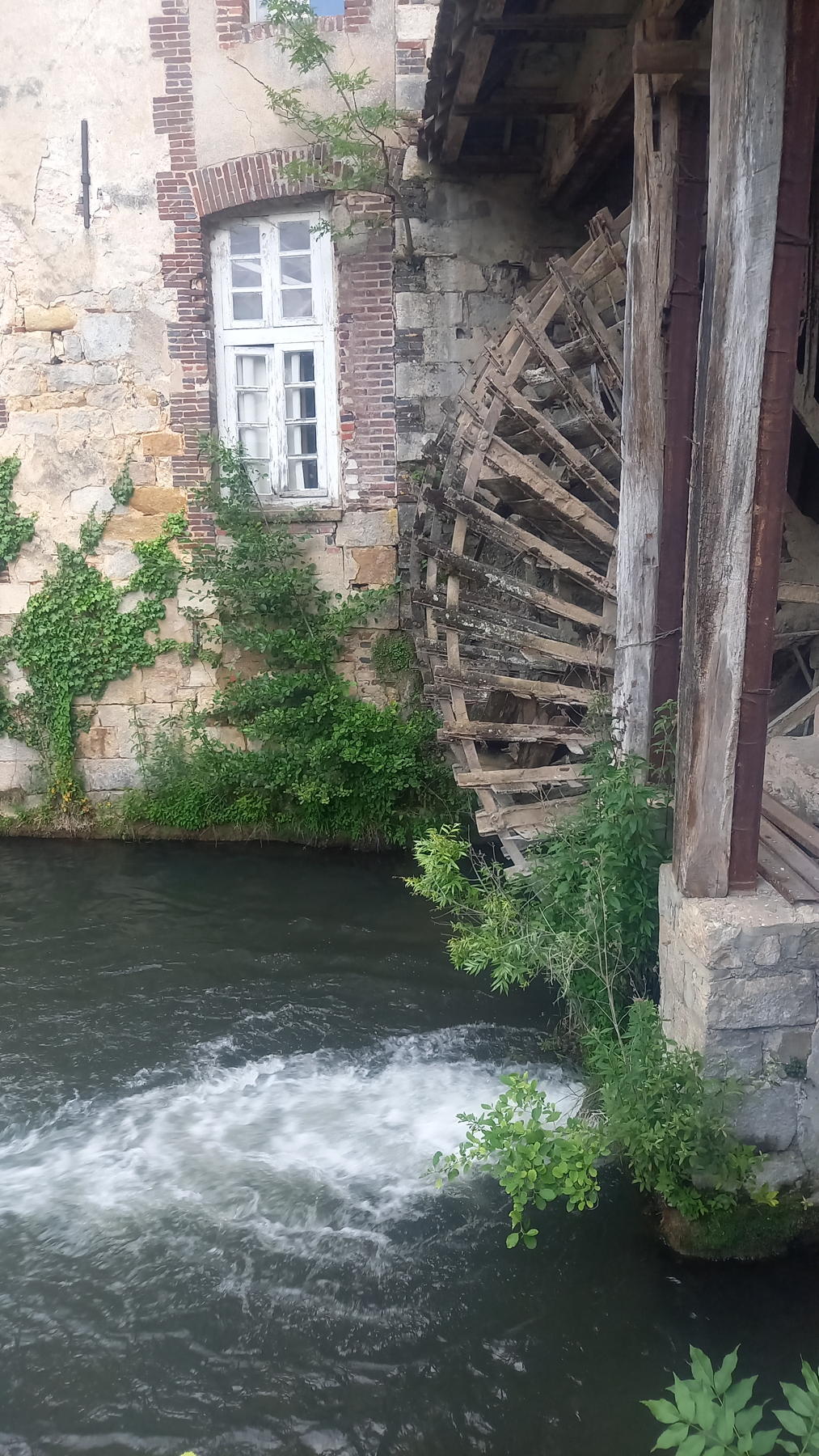 À l'auberge
                du vieux moulin