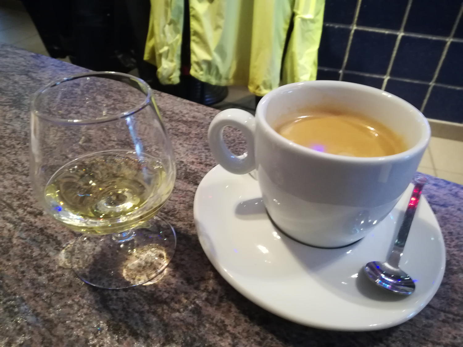 Café et liqueur de sapin