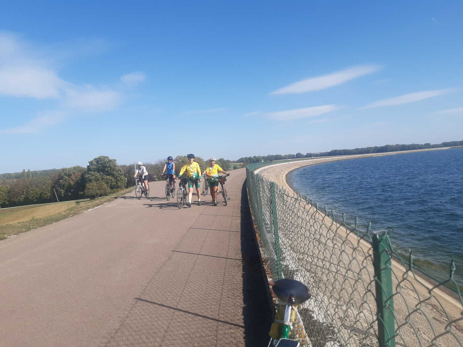 Vélo voie des lacs, au niveau du lac d’Amance