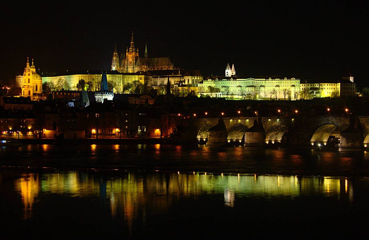 Prague
              la nuit