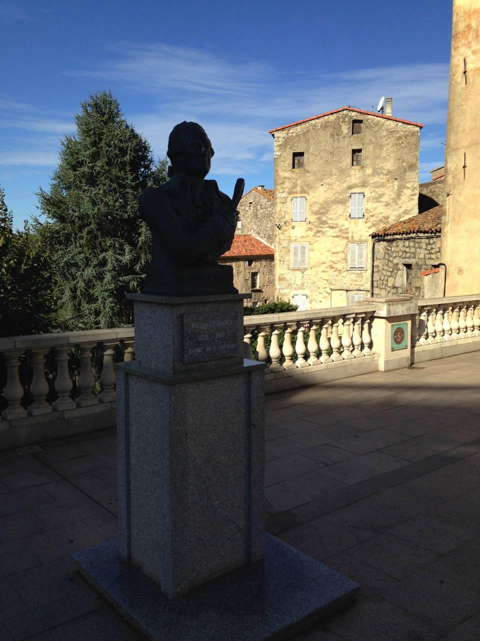 Sartene - Statue de Paoli