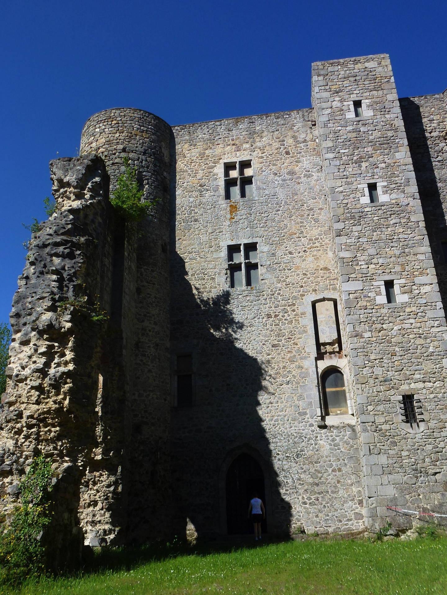 Chateau de Montaigut le Blanc
