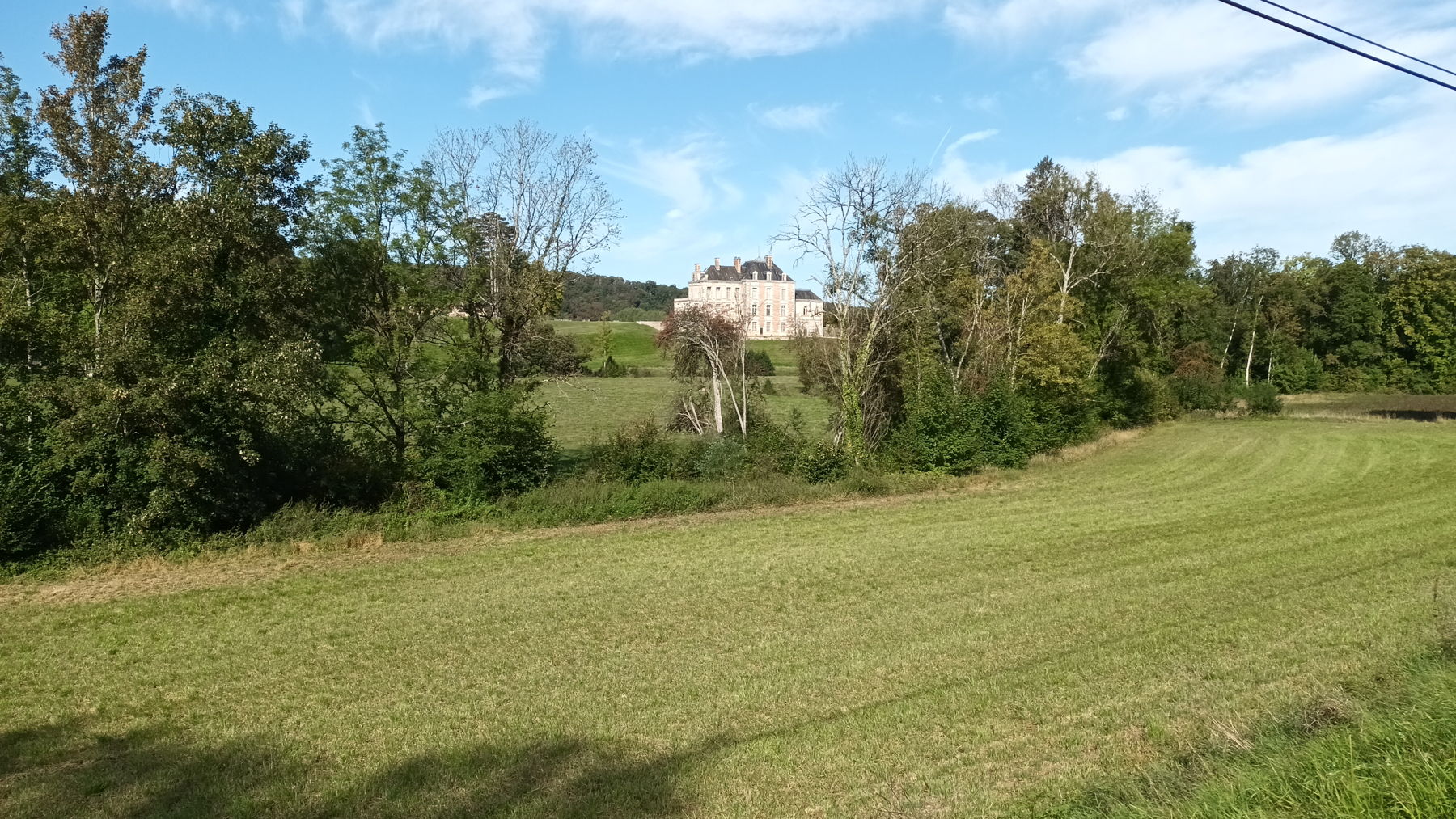 Le château de Cirey sur Blaise
                n'est pas très visible